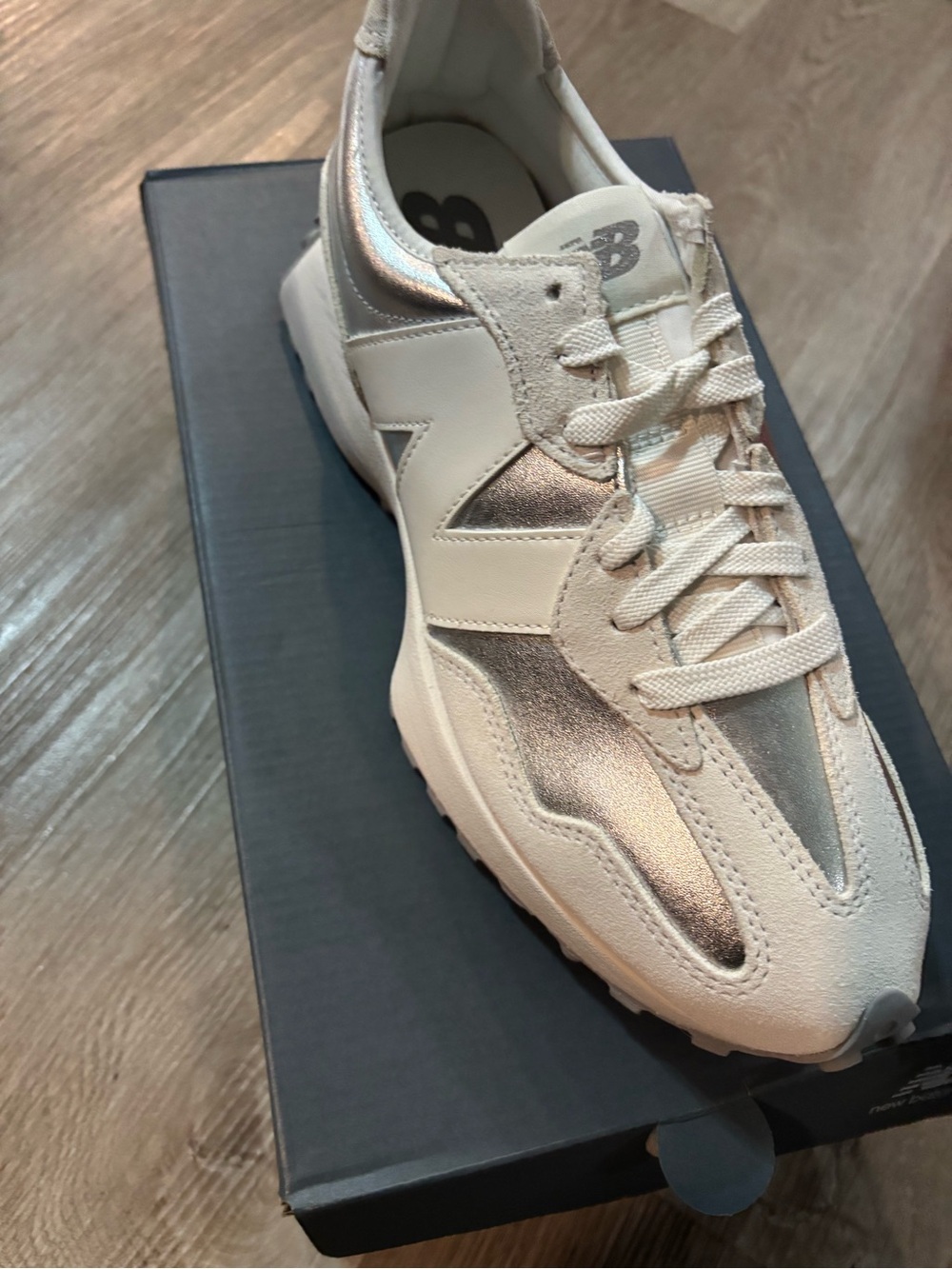 New Balance 327/ Women’s Athletic Shoe/ Size 10.5/ Silver Metallic & Sea Salt - Picture 3 of 9
